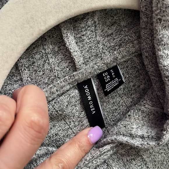 “Vero Moda: Ribbed Sweatshirt size small” - Picture 5 of 7